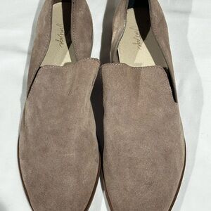 Crown Vintage Suede Slip On Flats Loafers Tan Beige Women’s Size 9.5